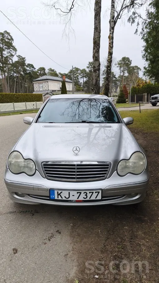 Mercedes Pardodu mersiti, gribas ko jaunaku, ka pirma masin