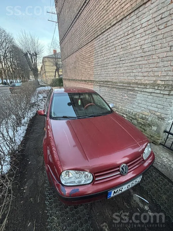 Pārdodu savu sarkano swagvāģi, jo savu darbu viņš ir paveicis un tagad tikai