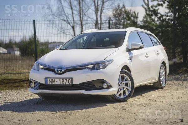 Toyota Auris Hybrid, 2016. gada. 1.8l benzīns/hibrīds, automāts. 
Tehniskā