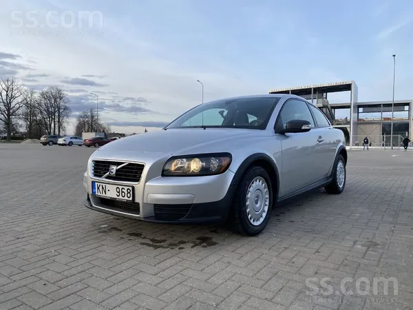 Volvo Pārdodu savu pirmo auto, kurš kalpojis 9 gadus. Ļo