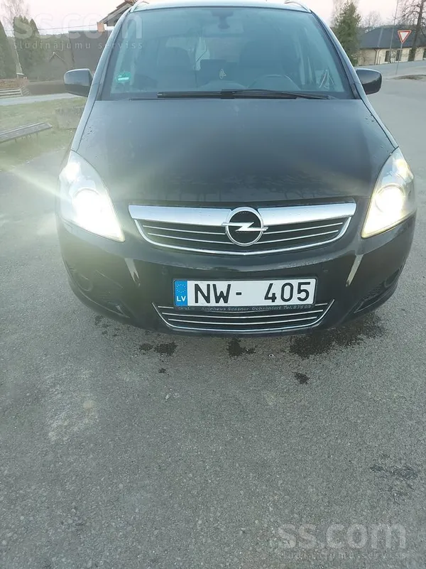 Pārdod labu, ekonomisku Opel Zafira, labas vasaras un ziemas (ar radzēm)riep