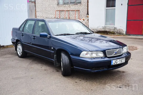 Tiek pārdots auto ar vēsturi. 
Agrāk piederošā ex prezidenta Gunta Ulmaņa a