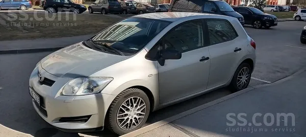 Toyota Продаю машину в хорошем состоянии .