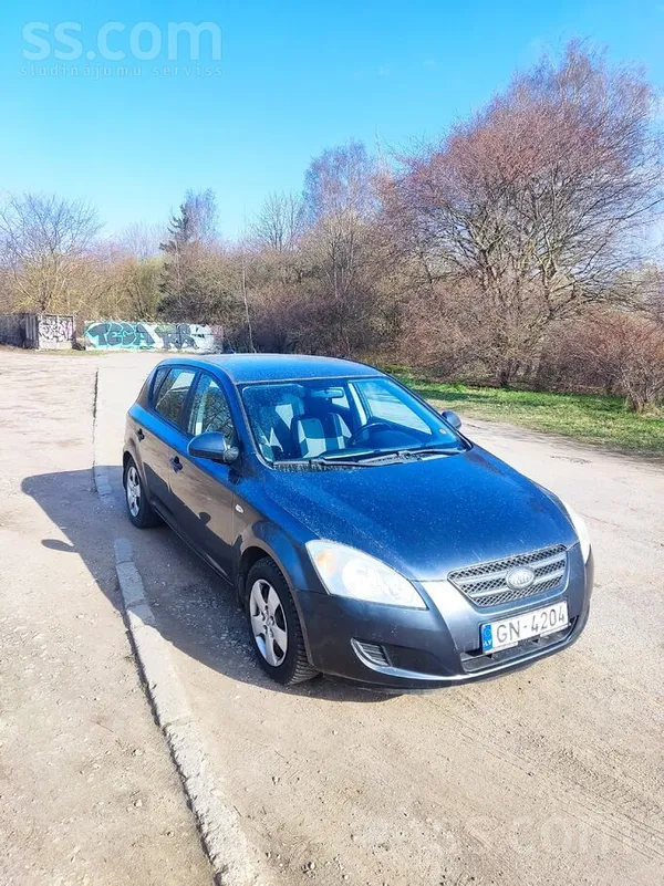 Продаю Kia Ceed в нормальном техническом и визуальном состояние. Продаю в св