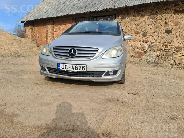 Pārdodu Mercedes, ādas salons jauni gultņi bremžu diski un daudz, kas cits.
