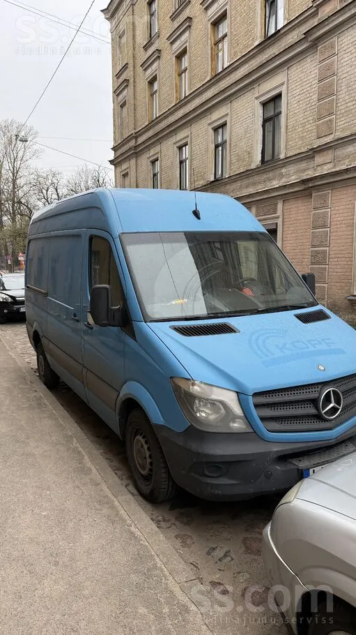 Продается микроавтобус Mercedes Benz Sprinter 316 голубого окраса
Автомобил