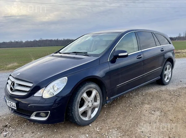 Pārdod Mercedes R320. Automāts , 3.0 dīzelis. Gaišais ādas salons. Ir rūsa u