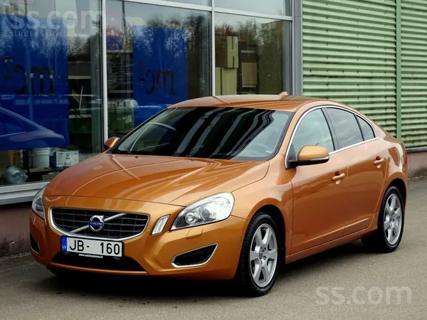 Volvo Momentum 2.4 D5 205Zs Xenon Pus-Āda Klima Webasto 