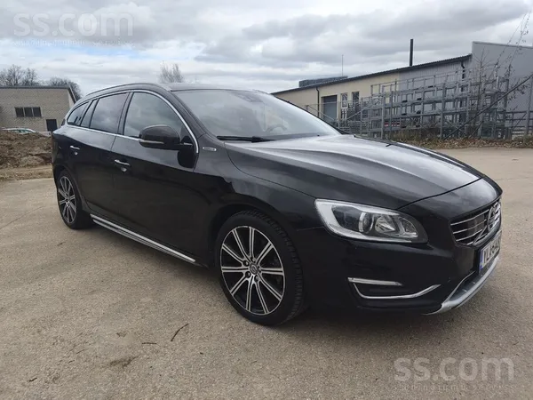 Pārdod Volvo V60 Plug in Hybrid 2013 Gada Auto Tiko no Somijas Var reģistrēt