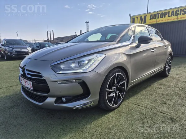 Citroen Ds5 No Francijas Latvijā nav Lietots. 

Dzinēja tilpums: 1.6 Turbo