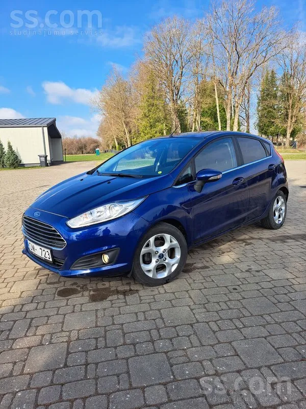 Ford Pārdod Fiestu. Ļoti labā stāvoklī. Benzīns 1, 0l ,