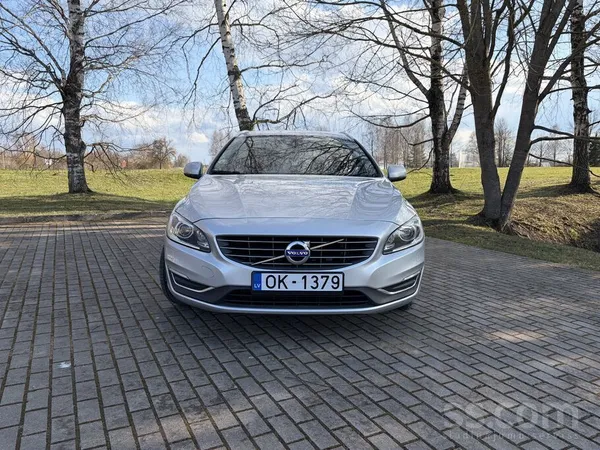 Volvo Pārdod Volvo V60 D3 110 kv automats auto labā tehn