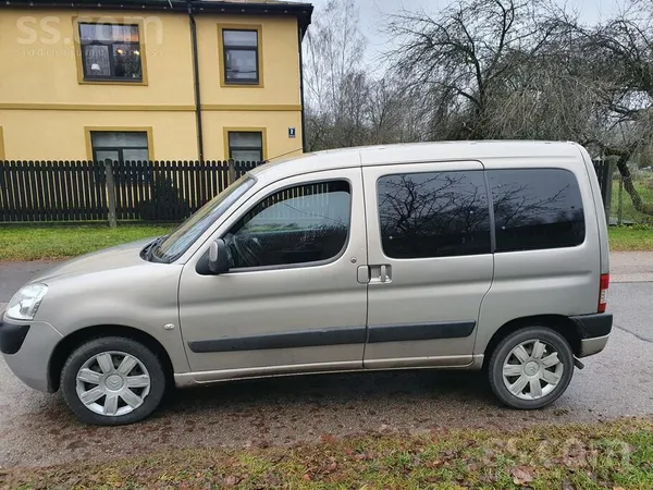 Продаётся Citroën Berlingo 2008 года 1.6 бензин/газ. 
Экономичный (10 евро