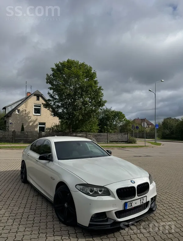 BMW BMW 520 ar 2.0 litru dīzeļdzinēju un automātisko t