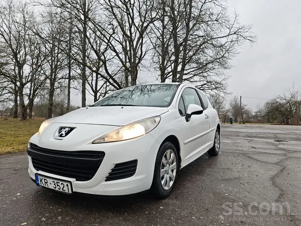 Pārdod Peguet 207, 1.4 dīzeli. Ļoti ekanomisks auto. Vasaras un ziemas riepa