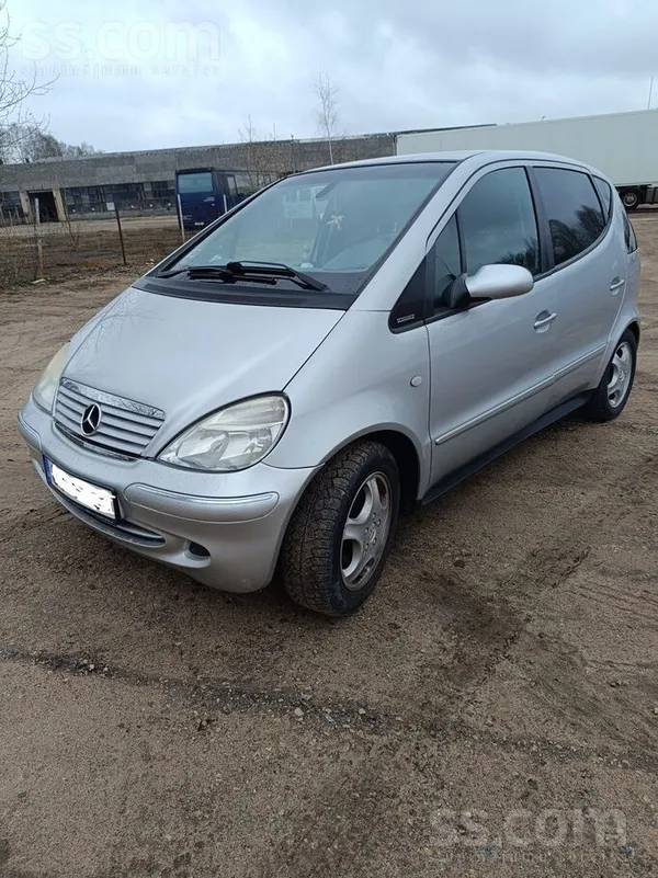Продаю Мерседес А140 Long, бензин 1.6, коробка автомат, 2001 года. Удлинённы