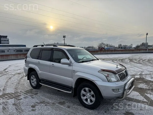 Pārdod uzticamu auto Toyota Land Cruiser 120. Ideāls komforta un caurgājamīb