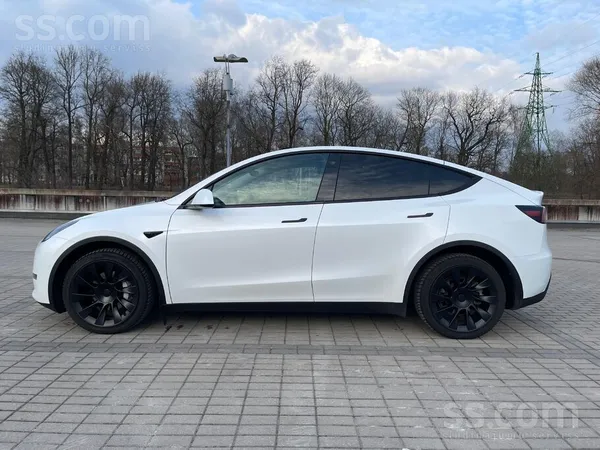 Tesla Model Y Long Range Awd (Dual Motor)

Auto krāsa - Pearl White Multi-Coat
Sa