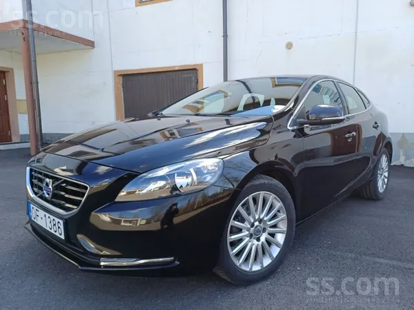 Volvo Volvo V40 ar 2, 0 Volvo dzinēju un tikko izietu te
