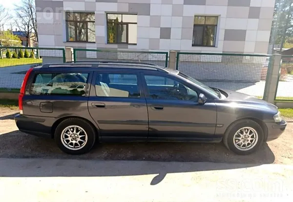 Volvo Pārdodu labi saglabātu 2000. gada Volvo V70 ar uzt