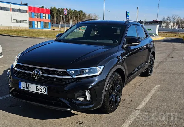 Sakarā ar cita auto iegādi pārdodu savu T-Roc R-Line gandrīz jauna auto stāv