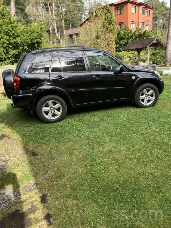 Pārdod Toyota Rav4 2.0d, 5, 4 riteņu pastāvīga piedziņa. Motors rūc, ātrumi