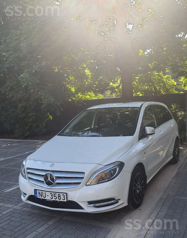 Mercedes Машина в идеальном техническом и визуальном состоя