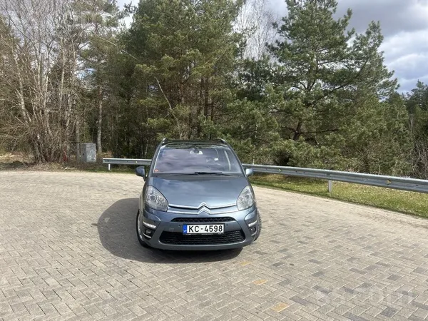 Pārdodu uzticamu un praktisku auto. Veikta eļļas maiņa motoram un ātrumkārba