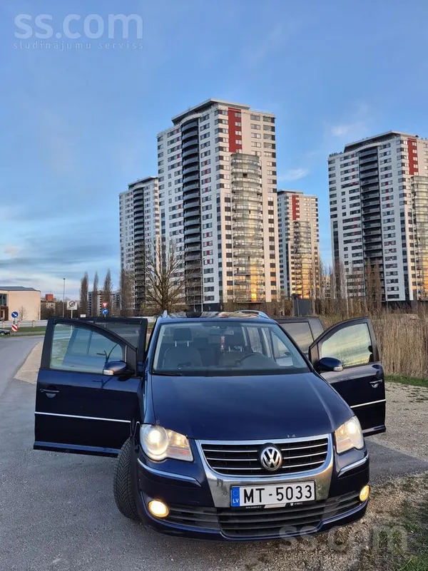 Volkswagen Продаю VW Touran, техосмотр до 11.2026, из дефекто