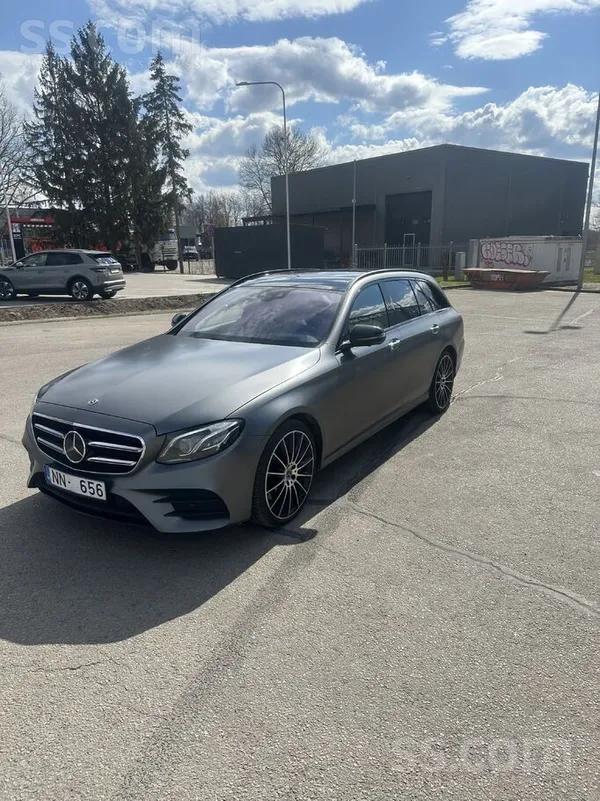 Pārdod mercedes e400 2018 gada 3, 5 245kw biturbo 4matic. 

3x amg paka
H