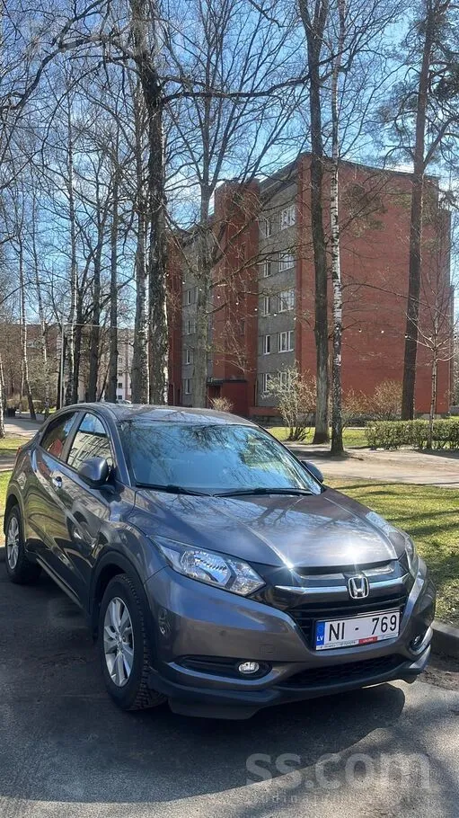 Honda Hr-V ar 1.5 benzīnu un automātisko ātrumkārbu. 
Ļoti mazs nobraukums