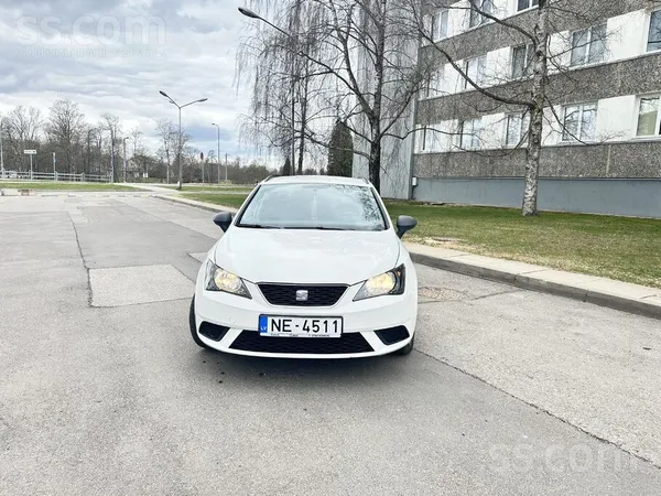 Sakarā ar jauna auto iegādi pārdodu skaistu un uzticamu auto. Auto ļoti labā