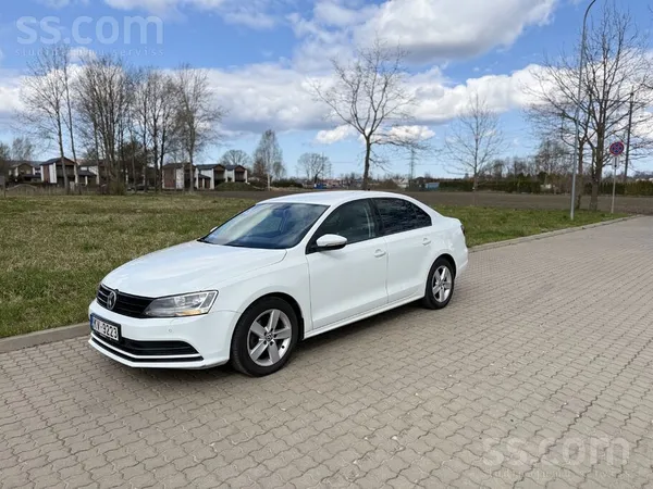Volkswagen Pārdodu VW Jetta 2016. gada modeli ar uzticamu un 