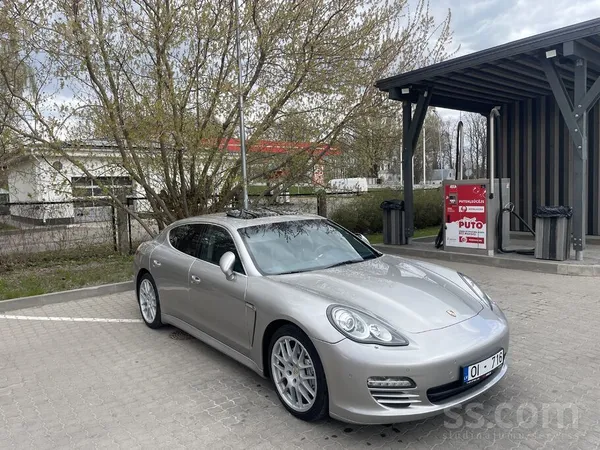 Pārdošanā jaudīgs un pilnpiedziņas Porsche Panamera 4S ar 4.8L benzīna dzinē