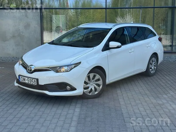 Pārdod Toyota Auris 1.4 dīzelis ar oriģinālu nobraukumu. 2 atsēgas, 2 disku