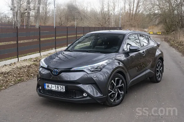 Toyota Automašīna pirkta jauna Latvijā pie dīlera. 