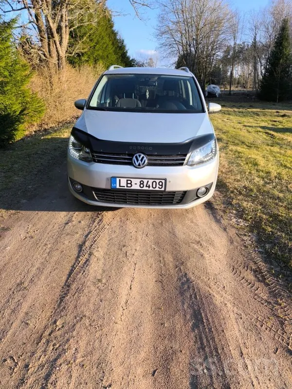 Volkswagen Pārdodu labu touranu , tiko svaiga skate , daudz k