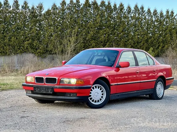BMW BMW E38 740i Individual – Hellrot Rets eksemplārs
