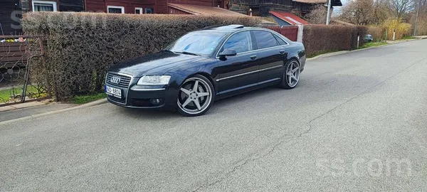 Audi Tirgoju ļoti cēlu A8.Limuzins ar sporta auto īpašī