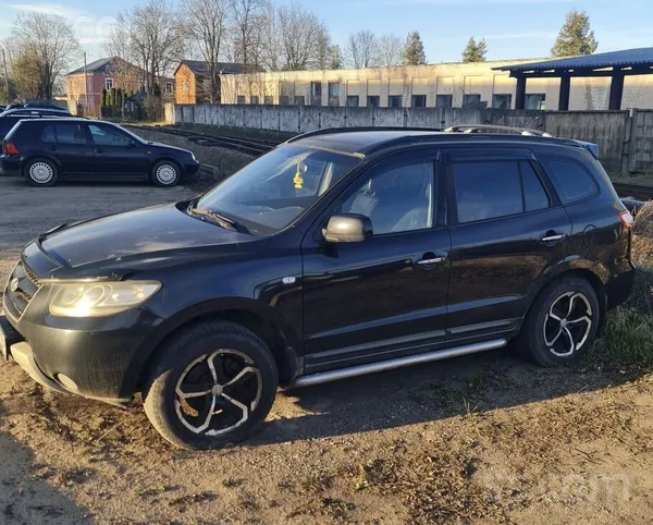 Pieejama Hyundai Santa Fe 2.2D 131kw uz rezerves daļām ar turbīnas defektu.