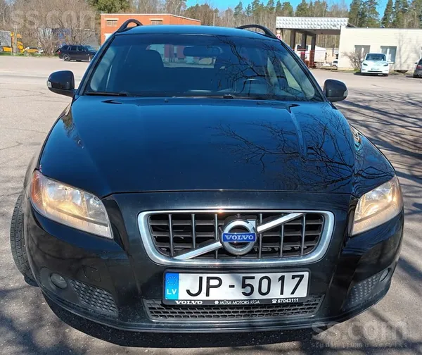 Tiek pārdots Volvo V70 uzticams un komfortabls automobilis. Auto ir labā teh