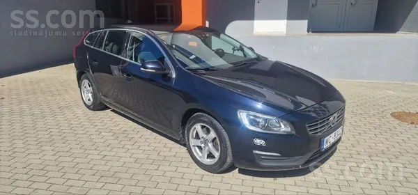 Pārdodu automašīnu Volvo V60, 2.0D 88 kW. Labā stāvoklī ar nelieliem skrāpēj