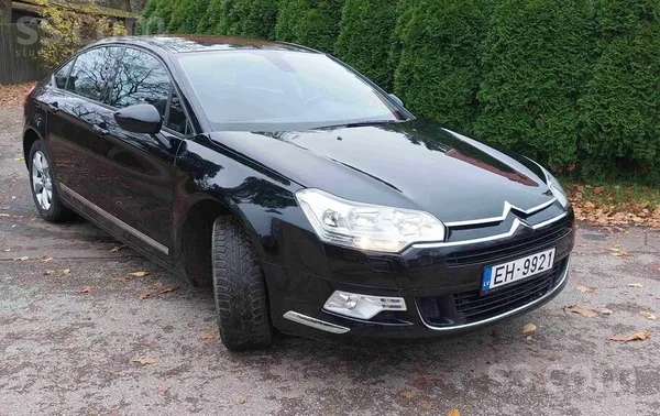 Citroen Pārdod labu Citroen C5, melnas krāsas, aprīkotu ar