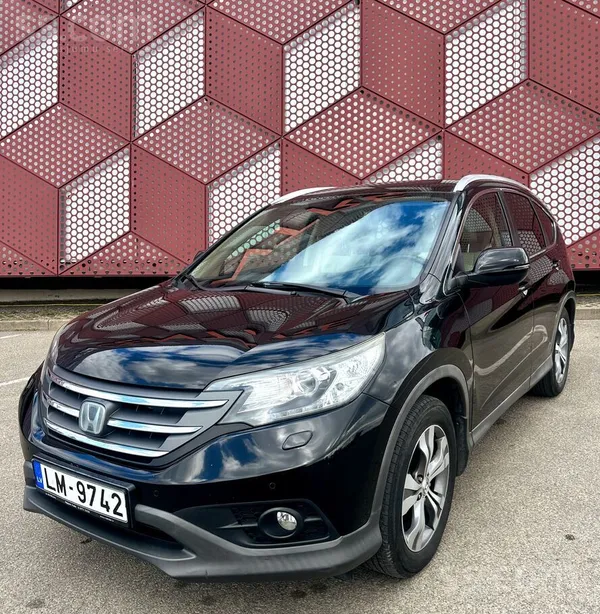 Honda Cr-V 2.0 benzīns. 
Ļoti labā stāvoklī, pilna komplektācija. Nesmēķēts