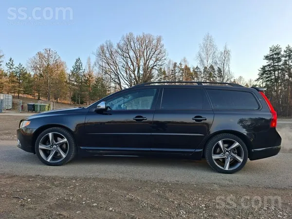 Volvo Volvo v70 2012 gada rdesign pakotnē. 