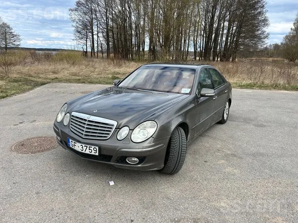 Mercedes Pārdod Mercedes Benz E280.