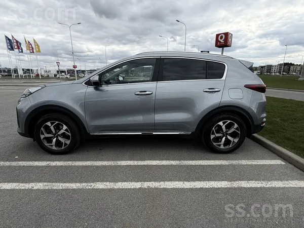 Pārdodu teicamu Kia Sportage. Pirkts jauns un apkalpots Forum Auto. Visas ap
