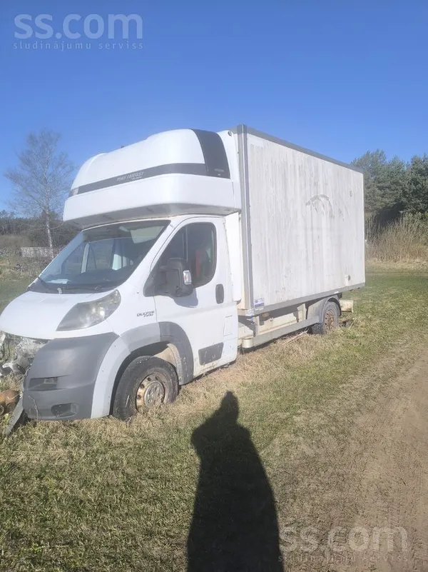 Fiat Pārdodu rezerves daļām, strādājoš refs. Auto ar mo