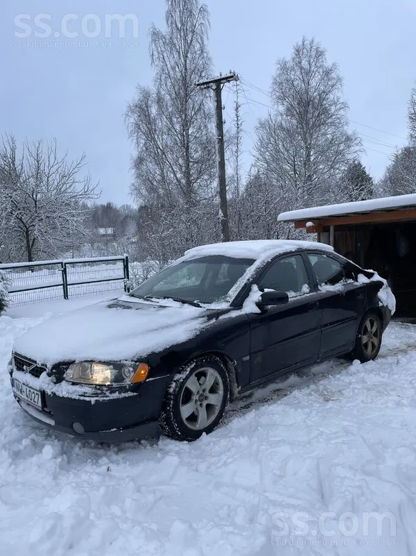 Pārdošanā Volvo S60, noņemta no uzskaites. Mašīnai grīda visa ir izpuvusi, P