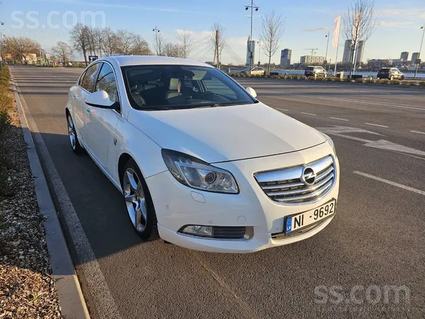 Opel Pārdodu koptu un vizuāli pievilcīgu Opel Insignia 